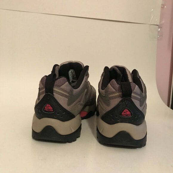 Nike Womens Trail Running Shoe Light Grey Hiking ACG All Trac 6.5 NEW OLD STOCK - Picture 5 of 11